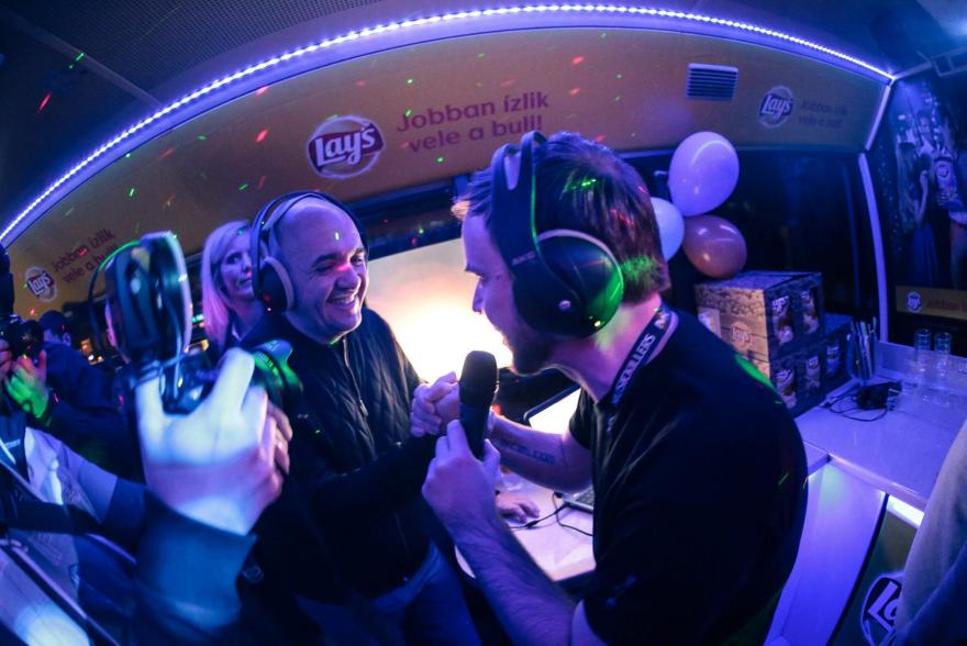 Music Killers élő közvetítés a partybuszról